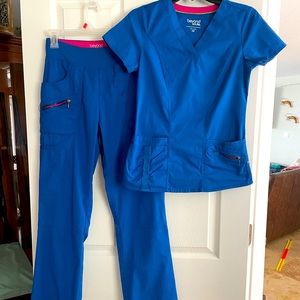 Women’s Beyond Scrubs set top and bottom